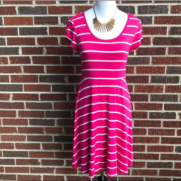 Old Navy Dresses & Skirts - Old Navy ScoopNeck Pink Stripe Short Sleeve Dress